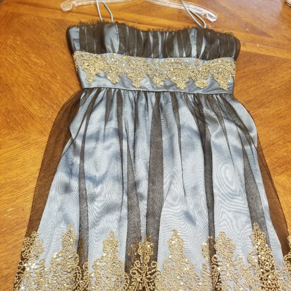 Delicate and beautiful Detail - NWOT